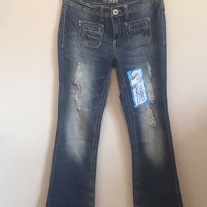 Short and sexy Selena mid rise original fit